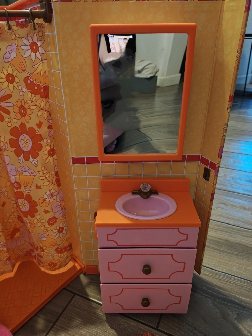 The American Girl Doll Groovy Bathroom Set With All Accessories - Picture 8 of 13